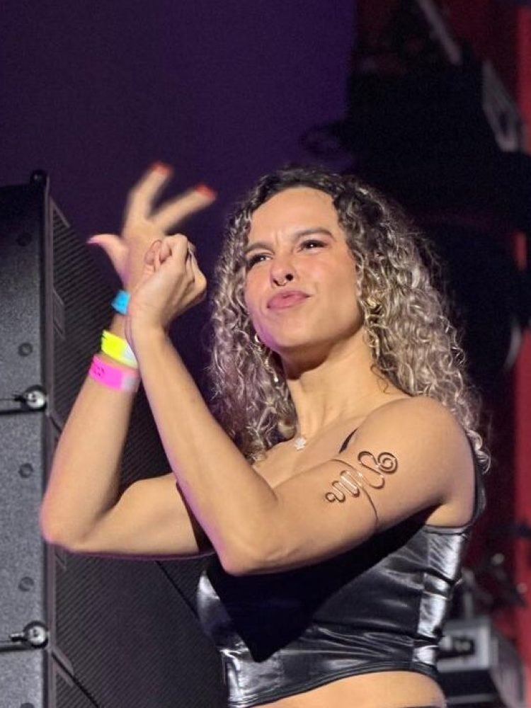 Naiane Olah
